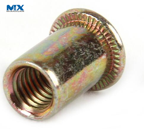 Желтые оцинкованные заклепки-гайки для строительства