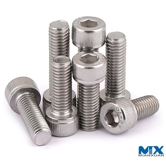 Винты с шестигранной головкой под торцевой ключ, низкой головкой и пониженной нагрузочной способностью