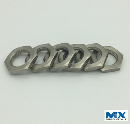 Трубные гайки с резьбой в соответствии